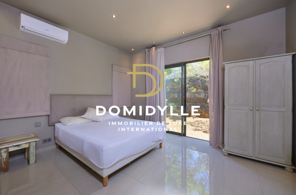 Spacieuse villa 4 chb + 1 bureau 330m2 à Peyrebère