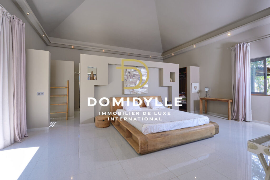 Spacieuse villa 4 chb + 1 bureau 330m2 à Peyrebère