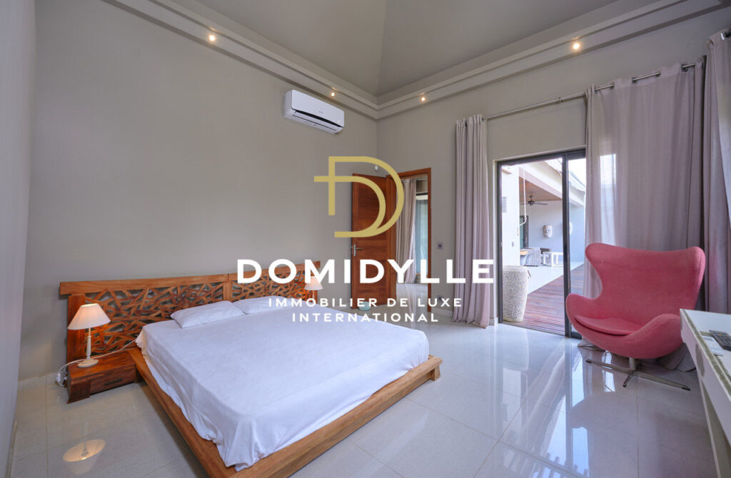 Spacieuse villa 4 chb + 1 bureau 330m2 à Peyrebère