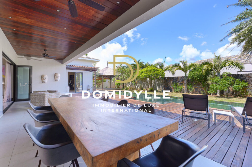 Spacieuse villa 4 chb + 1 bureau 330m2 à Peyrebère