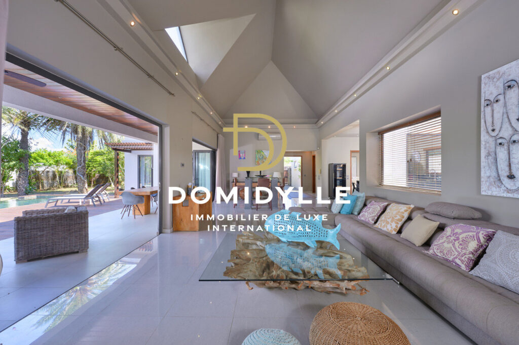 Spacieuse villa 4 chb + 1 bureau 330m2 à Peyrebère