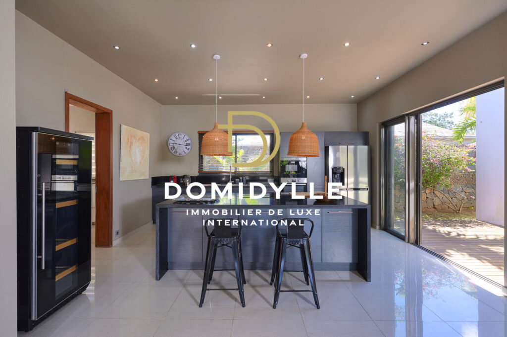 Spacieuse villa 4 chb + 1 bureau 330m2 à Peyrebère